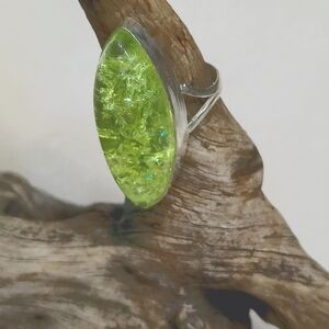 Cracked crystal ring